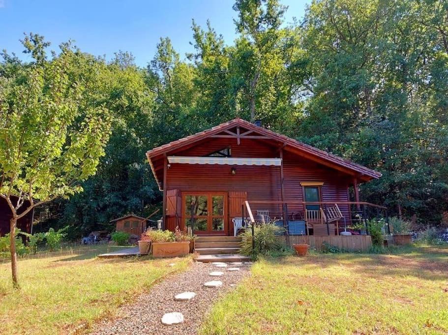Chalet Au Milieu De La Foret Avec Lac A Proximite Layrac Exterior photo